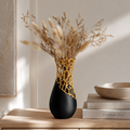 Vira – skulpturel vase med gylden krone