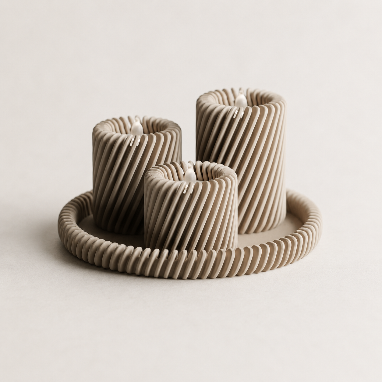 Rille - 3 lysholdere med matchende bakke