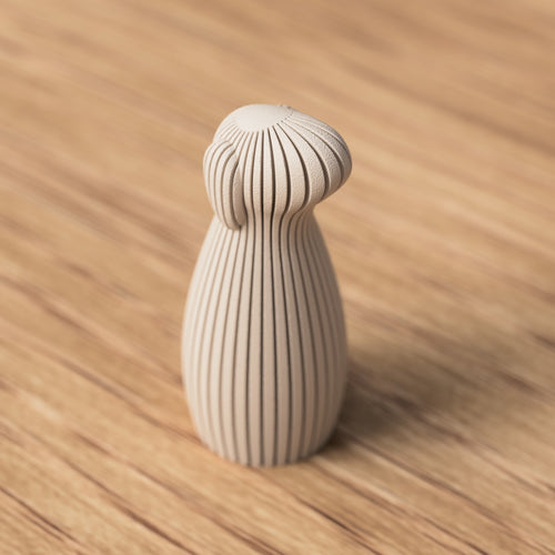 Detaljer pÃ¥ Freja hundestatuens ribbede design