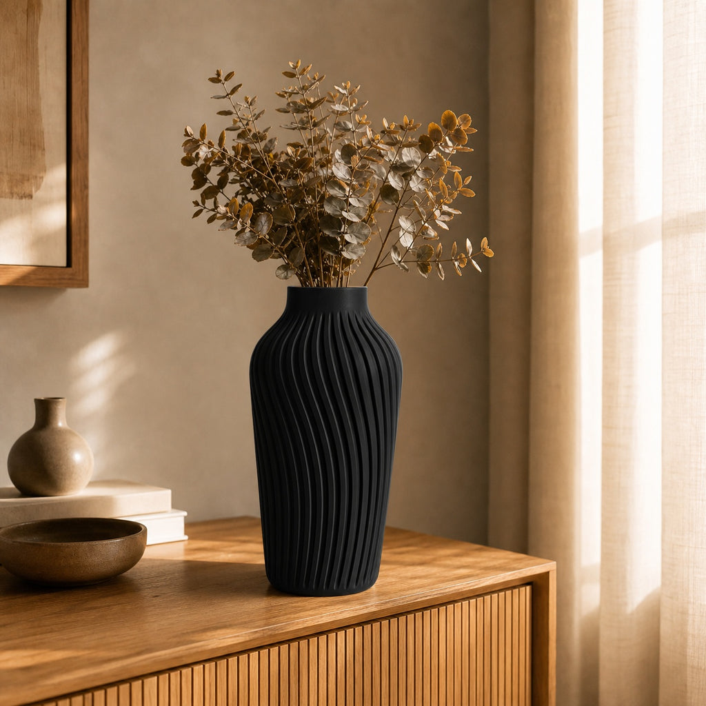 Runa rillet vase i Midnight Black