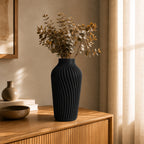 Runa rillet vase i Midnight Black