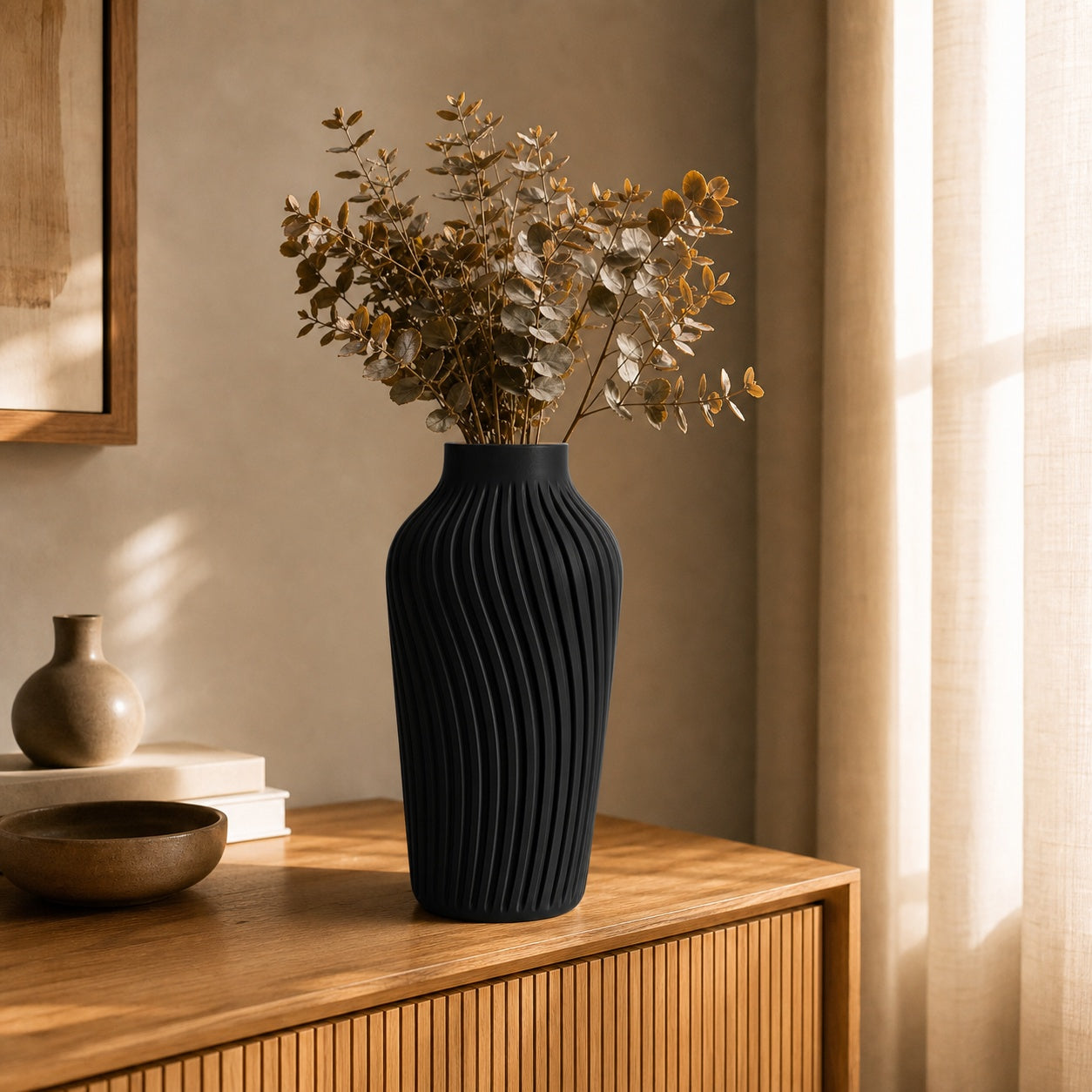 Runa rillet vase i Midnight Black