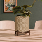 Spira – snoet plantepotteskjuler med stand