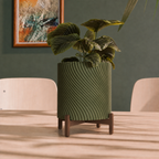 Spira – snoet plantepotteskjuler med stand