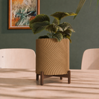 Spira – snoet plantepotteskjuler med stand